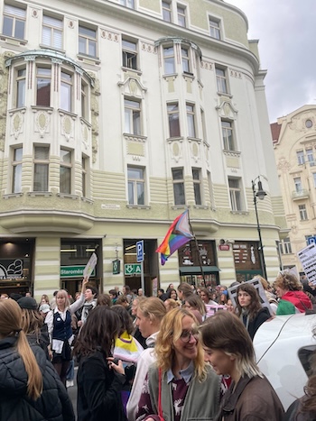 „Moje tělo, moje volba.“ Pochod aktivistů za ženská a queer práva v Praze фото 3
