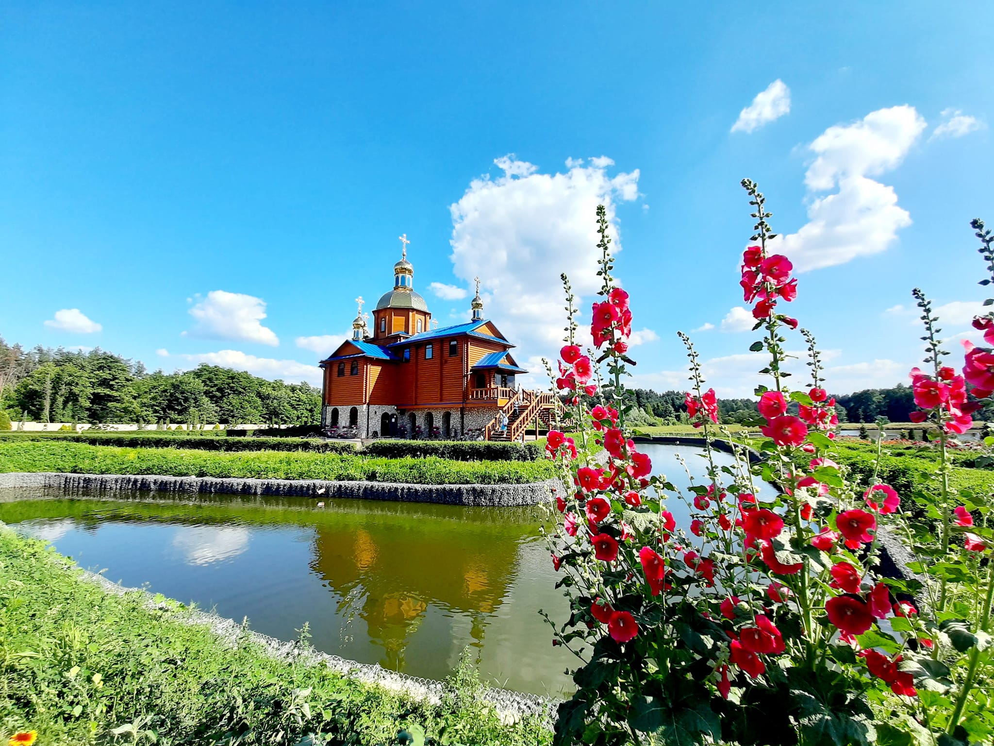 Ženský monastýr na počest Athonské ikony Matky Boží v oblasti Kypjače. Zdroj: https://kypyache.com.ua/en/
