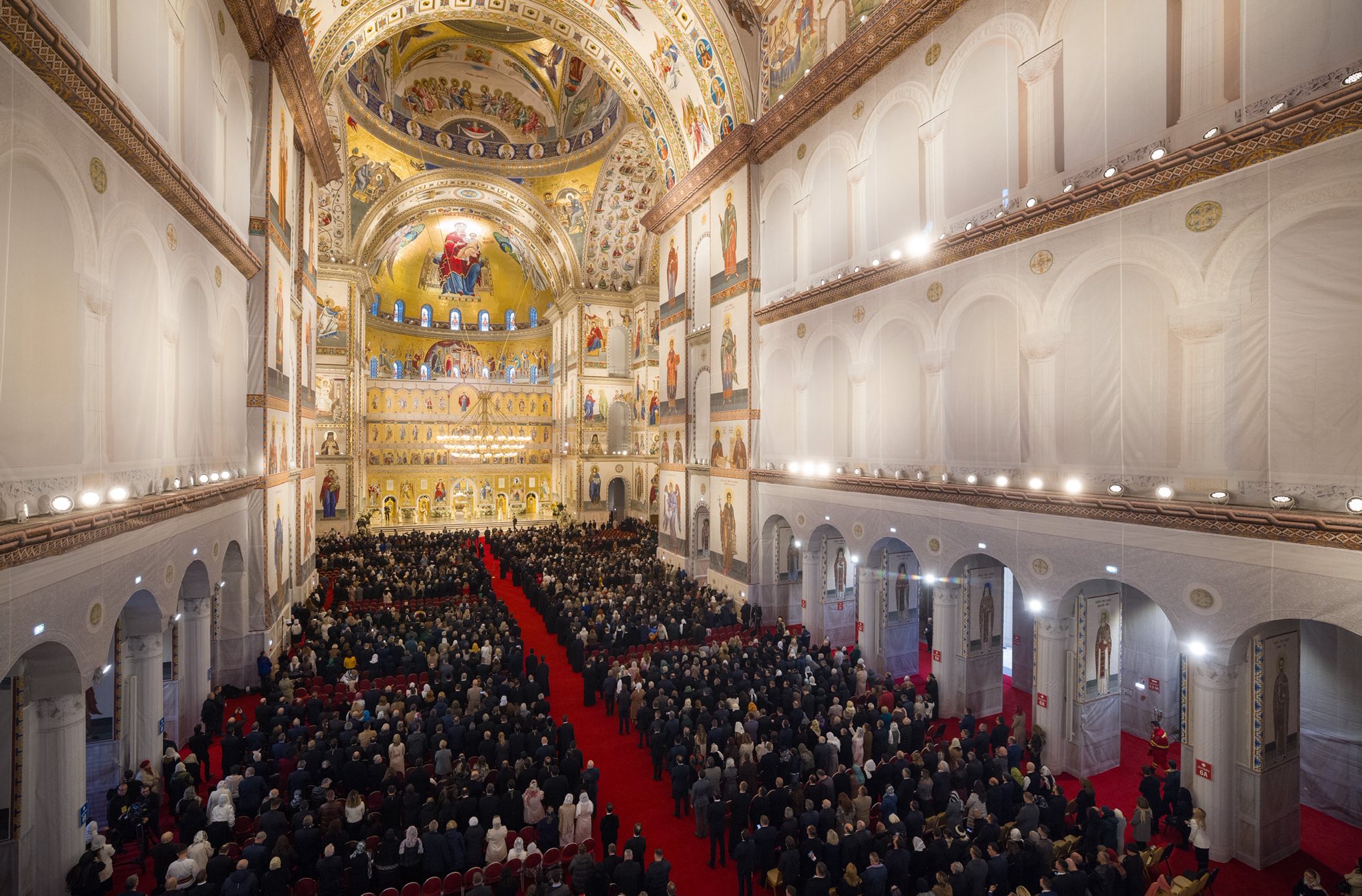 Patriarchové Bartoloměj a Daniel posvětili Národní katedrálu v Bukurešti фото 1