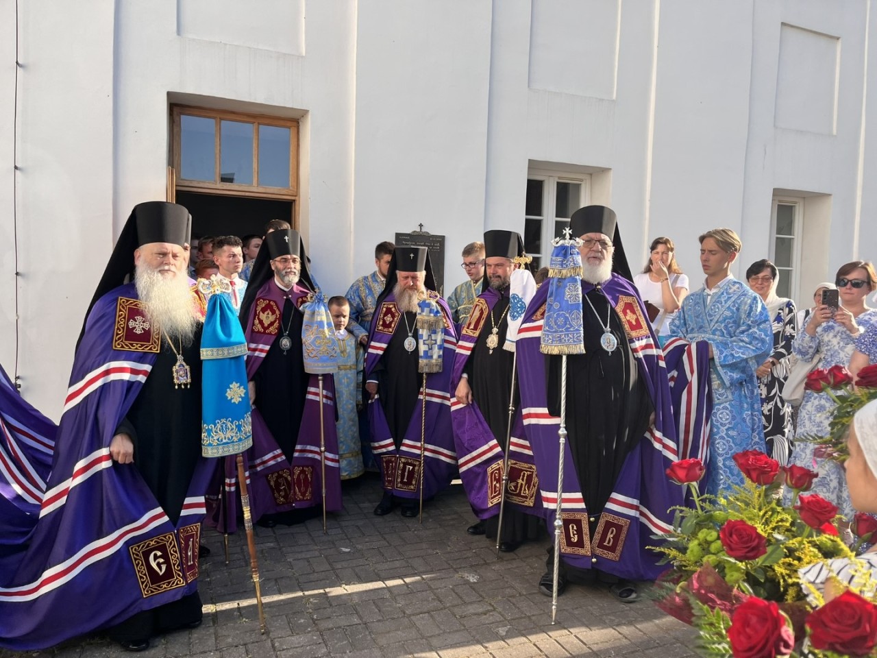 Polské duchovenstvo. Zdroj: https://monaster-suprasl.pl/post/791620910294679552/święto-supraskiej-ikony-bogurodzicy